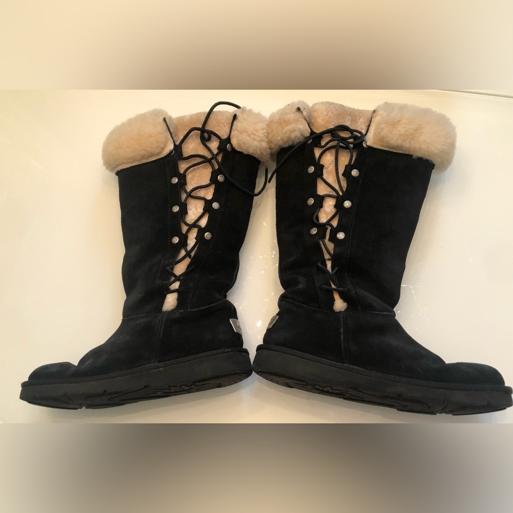 Ladies size 7 black Ugg boots